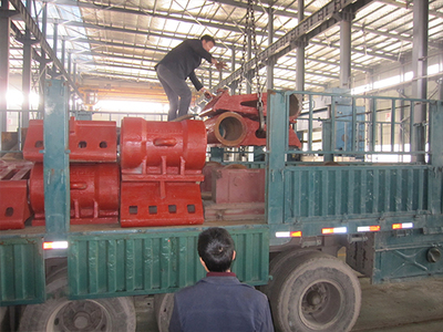 【現(xiàn)場(chǎng)直擊】顎式破碎機(jī)動(dòng)顎啟運(yùn)上海 礦山機(jī)械銷(xiāo)售與服務(wù)并行
